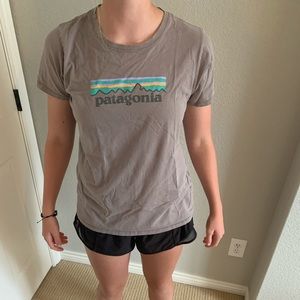 Women’s Patagonia shirt (M)